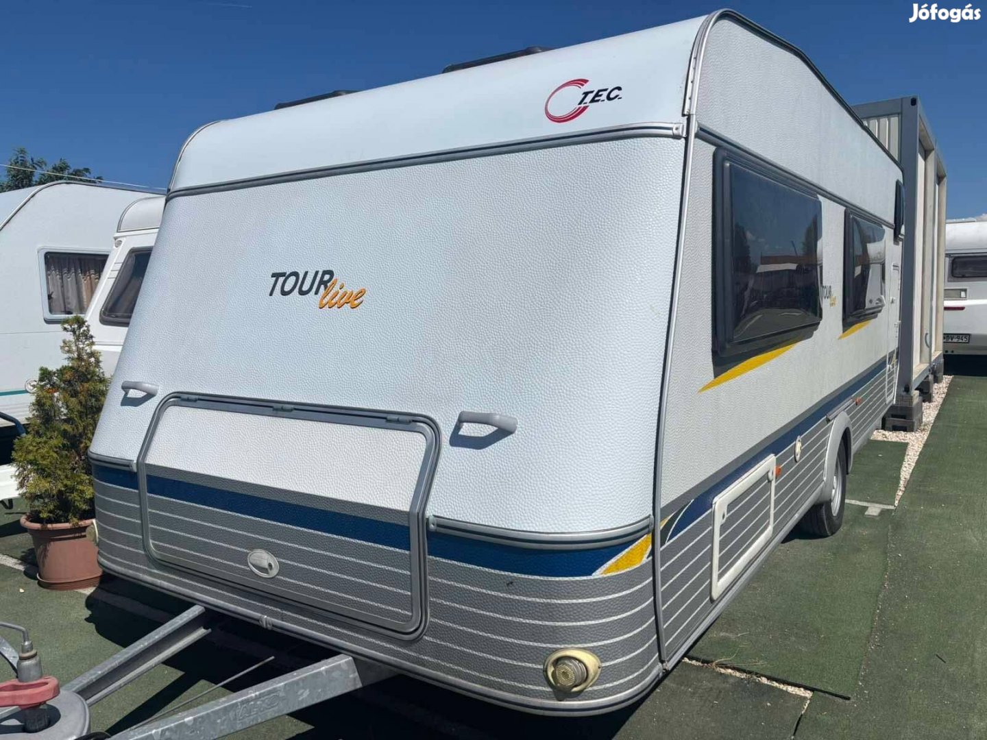 TEC Tour Live 560 -családi lakókocsi névre írva-