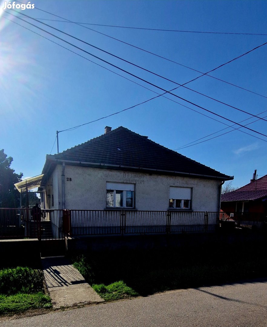 TEHERMENTES, 3 szobás, jó elosztású családi ház Felsőzsolcán Eladó!