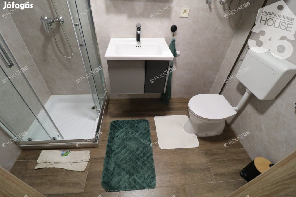 TELJES MÉRTÉKBEN FELÚJÍTOTT NYARALÓ ELADÓ!