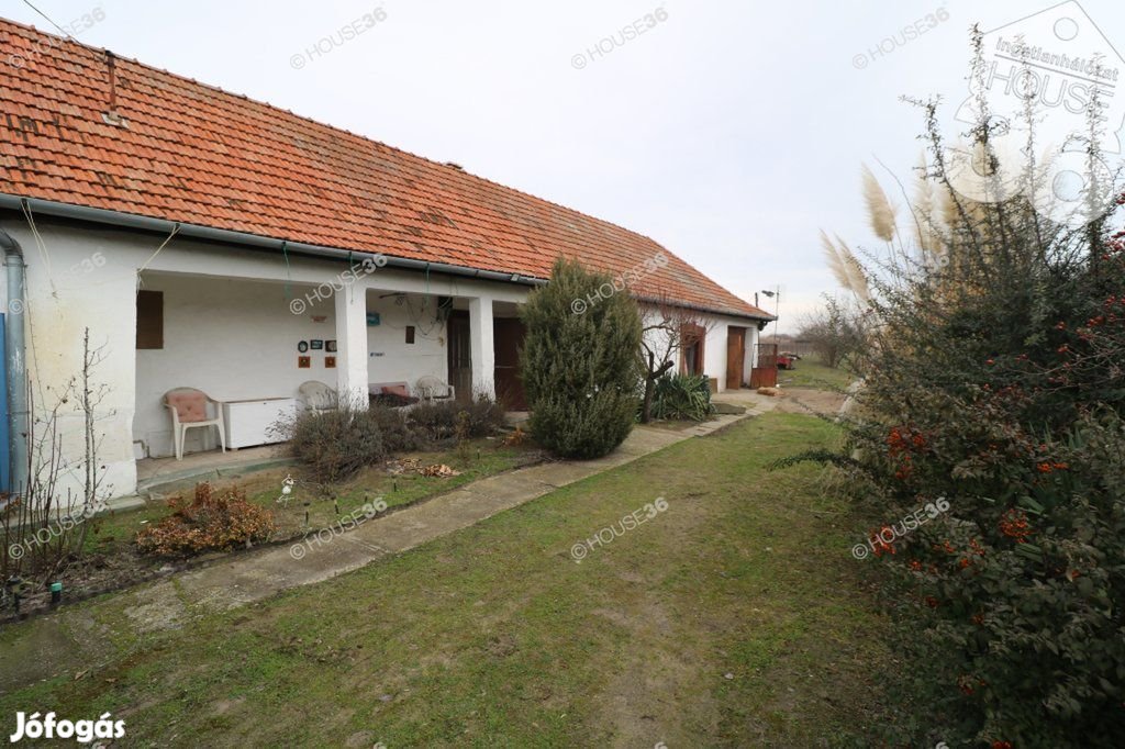 TERMÁLFÜRDŐHÖZ KÖZELI TANYA ELADÓ!