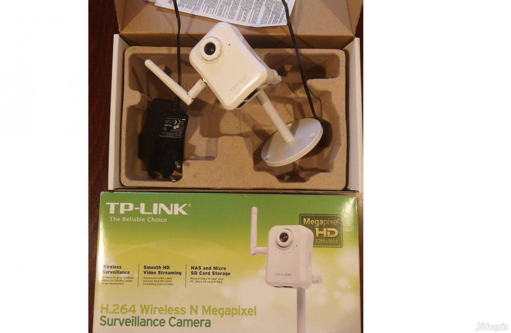 TP-Link TL-SC3230 H.264 Megapixel IP kamera eladó dobozában minden tar