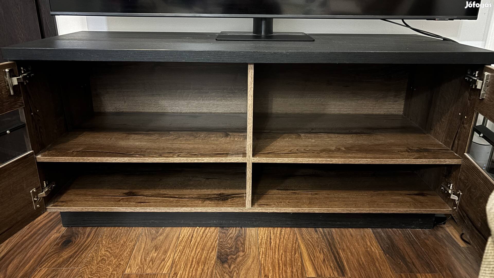 TV-állvány kétajtós, polcos