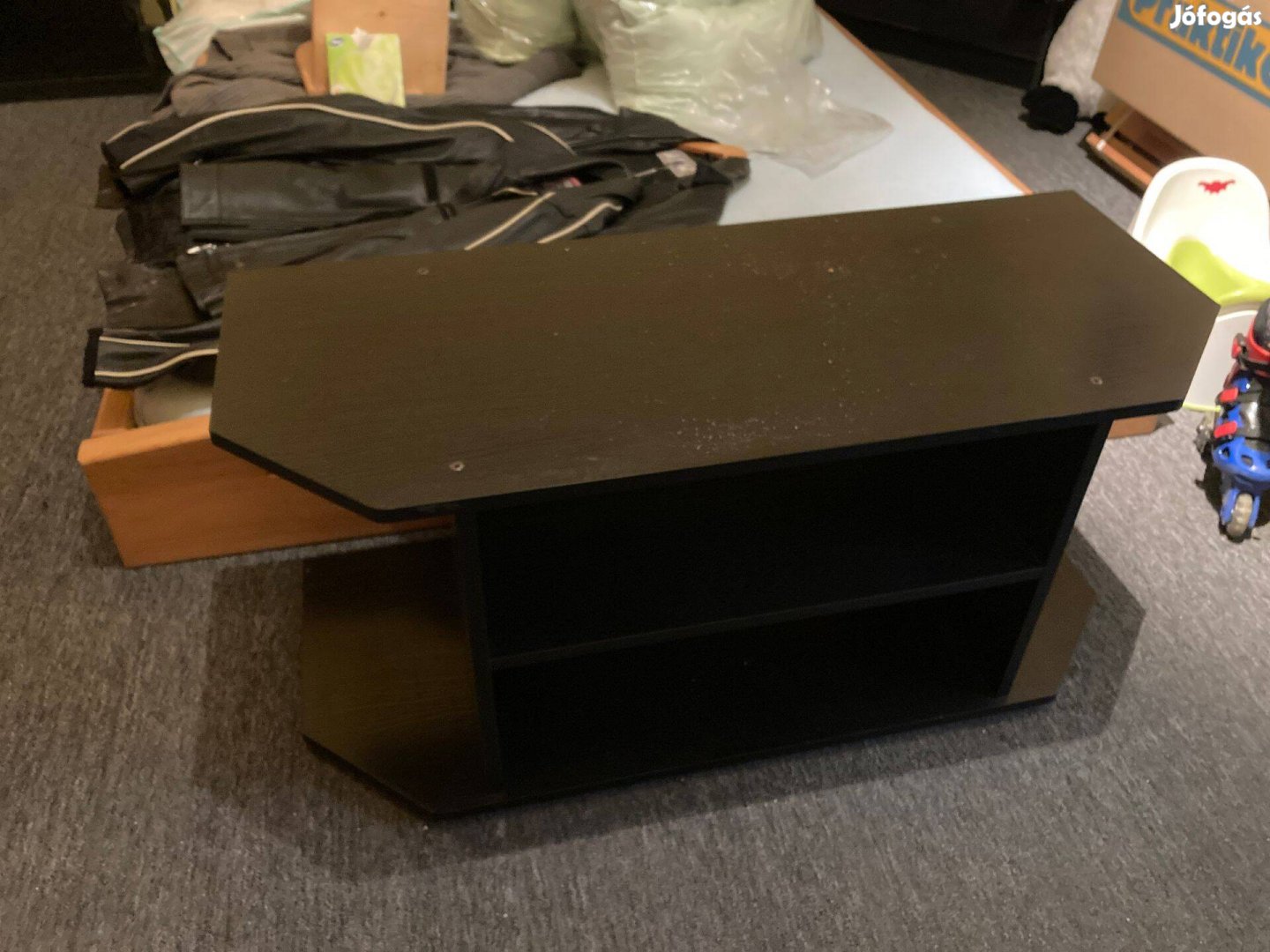 TV állvány polcos