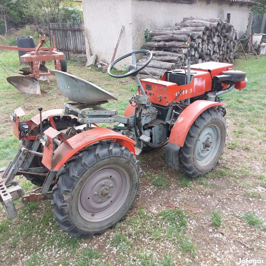 TZ4K B Kistraktor+Pótkocsi