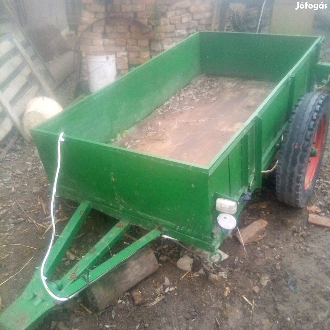 TZ4K pótkocsi kistraktor