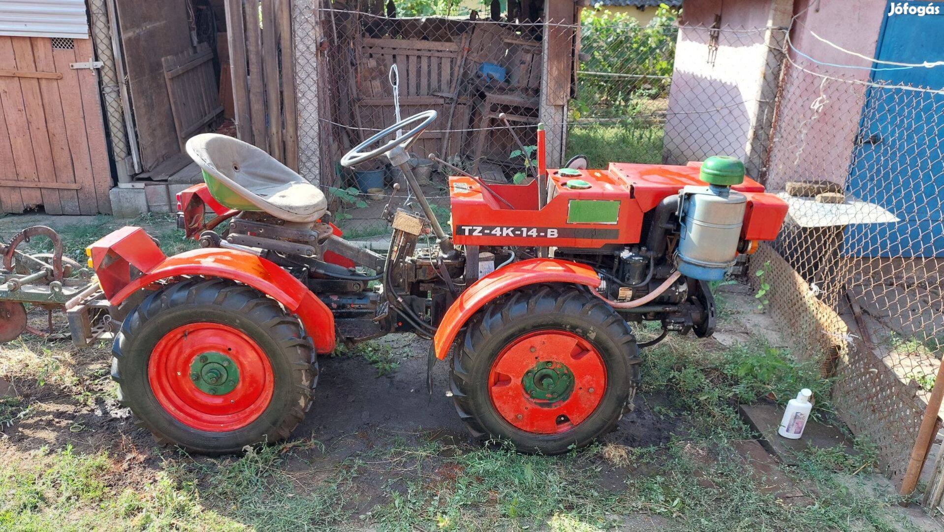 TZ-4K-14-B kerti traktor