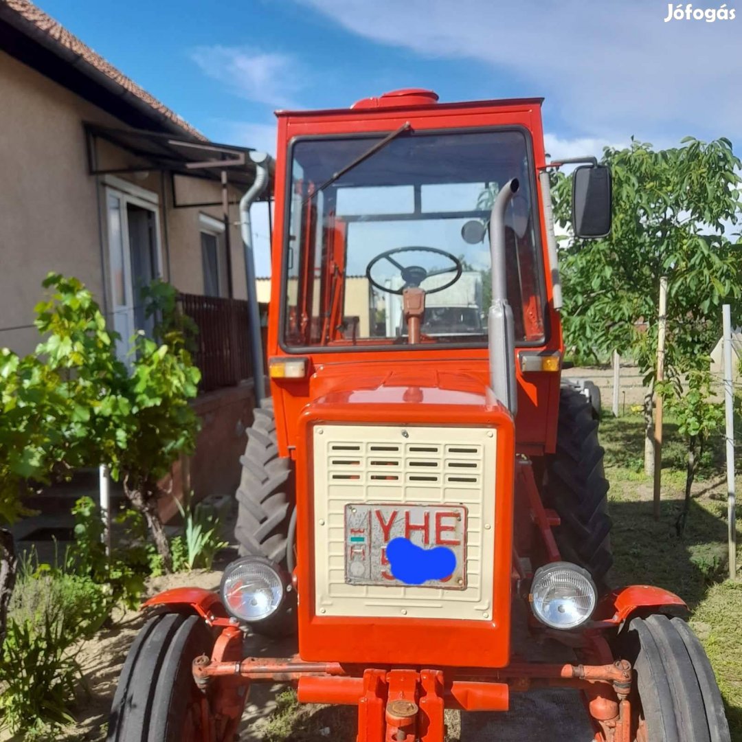T 25 Vlagyimirec traktor érvényes műszakival eladó