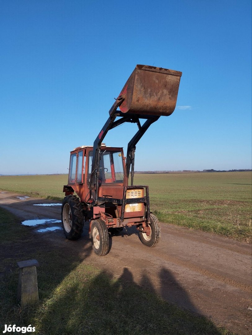 T-25 traktorra szerelhető homlokrakodó eladó 