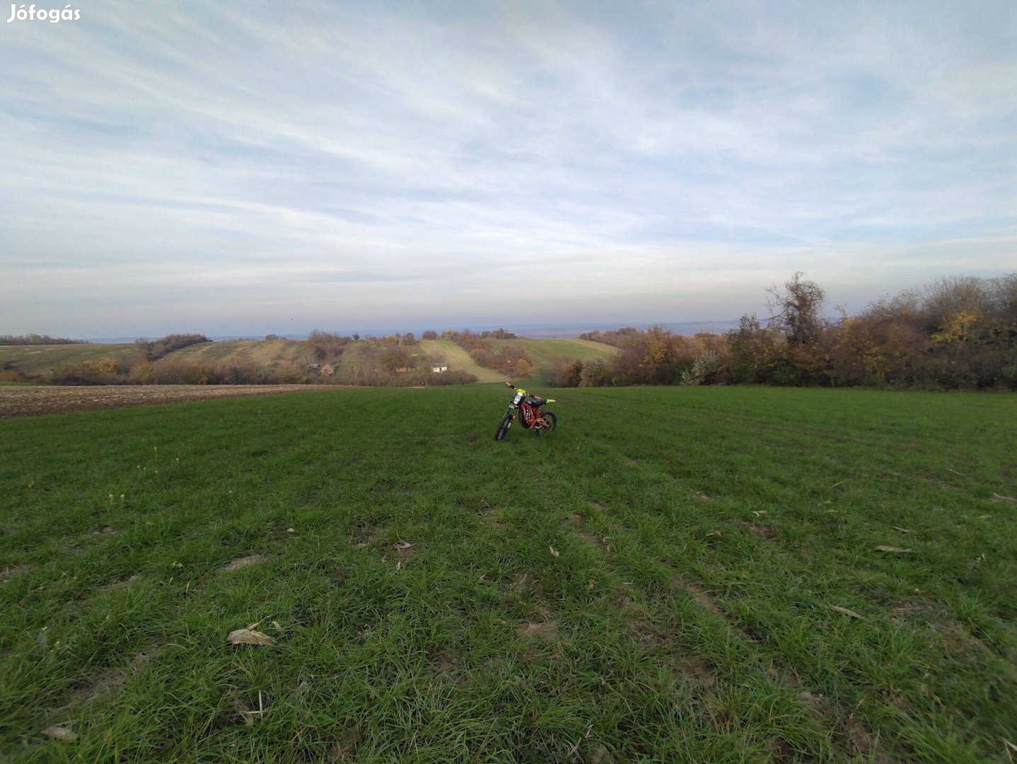 Tabajdon eladó panorámás zártkert!