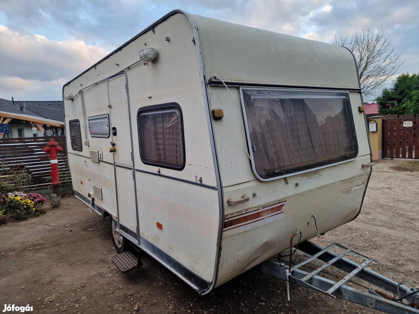 Tabbert 460 zuhanyzos lakokocsi telepitesre akar leszallitassal is
