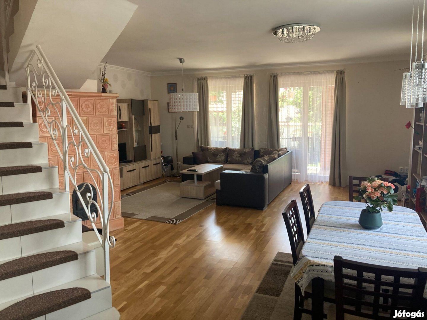 Tágas, napfényes családi ház Szeged Tápé városrészében eladó