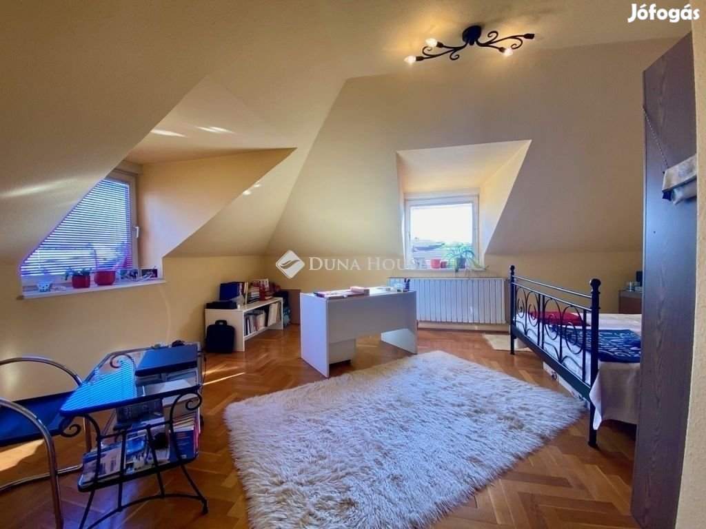 Tágas ikerház-fél a 16. kerületben