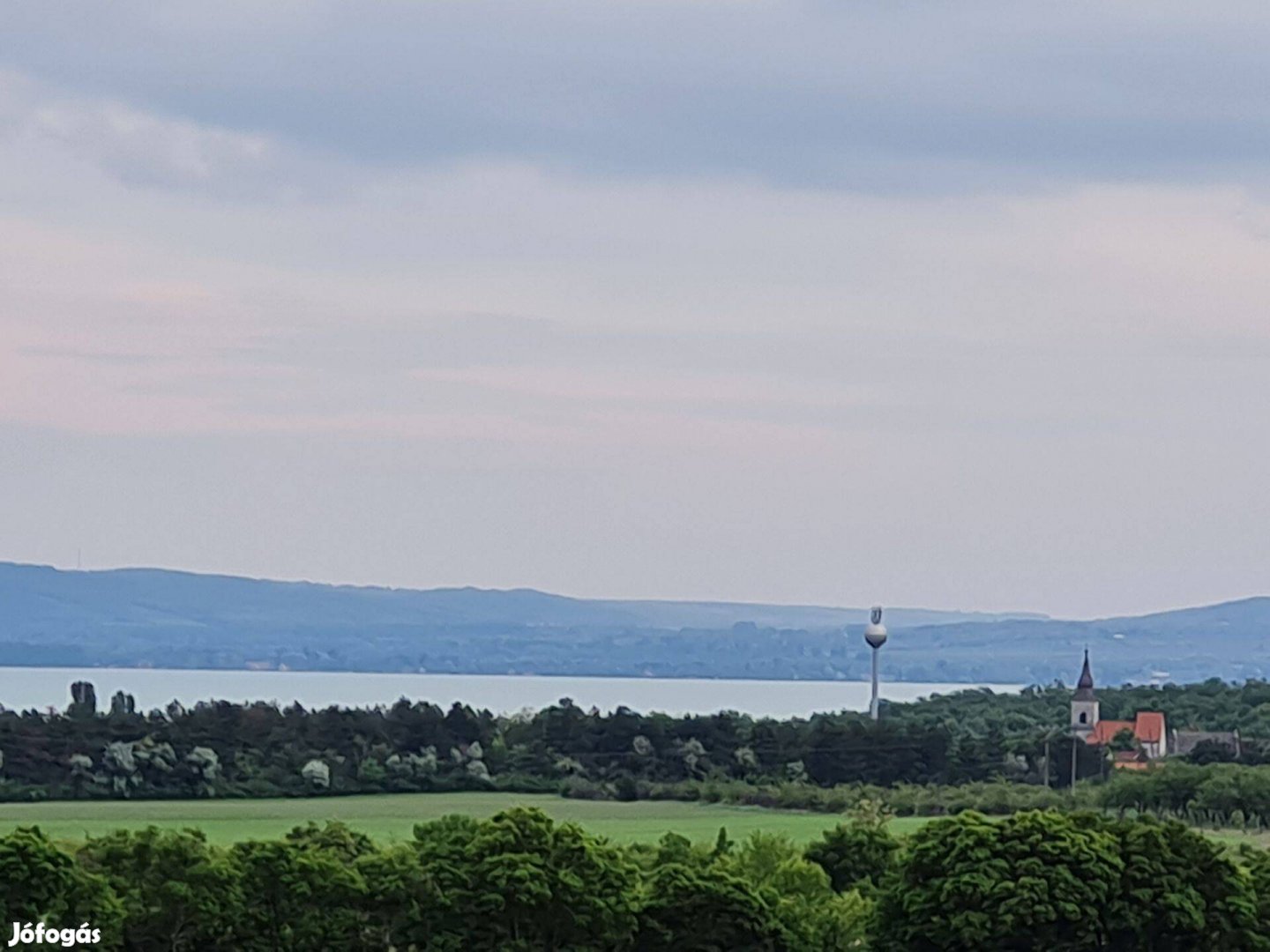 Tagyon zártkerti részén panorámás pince eladó