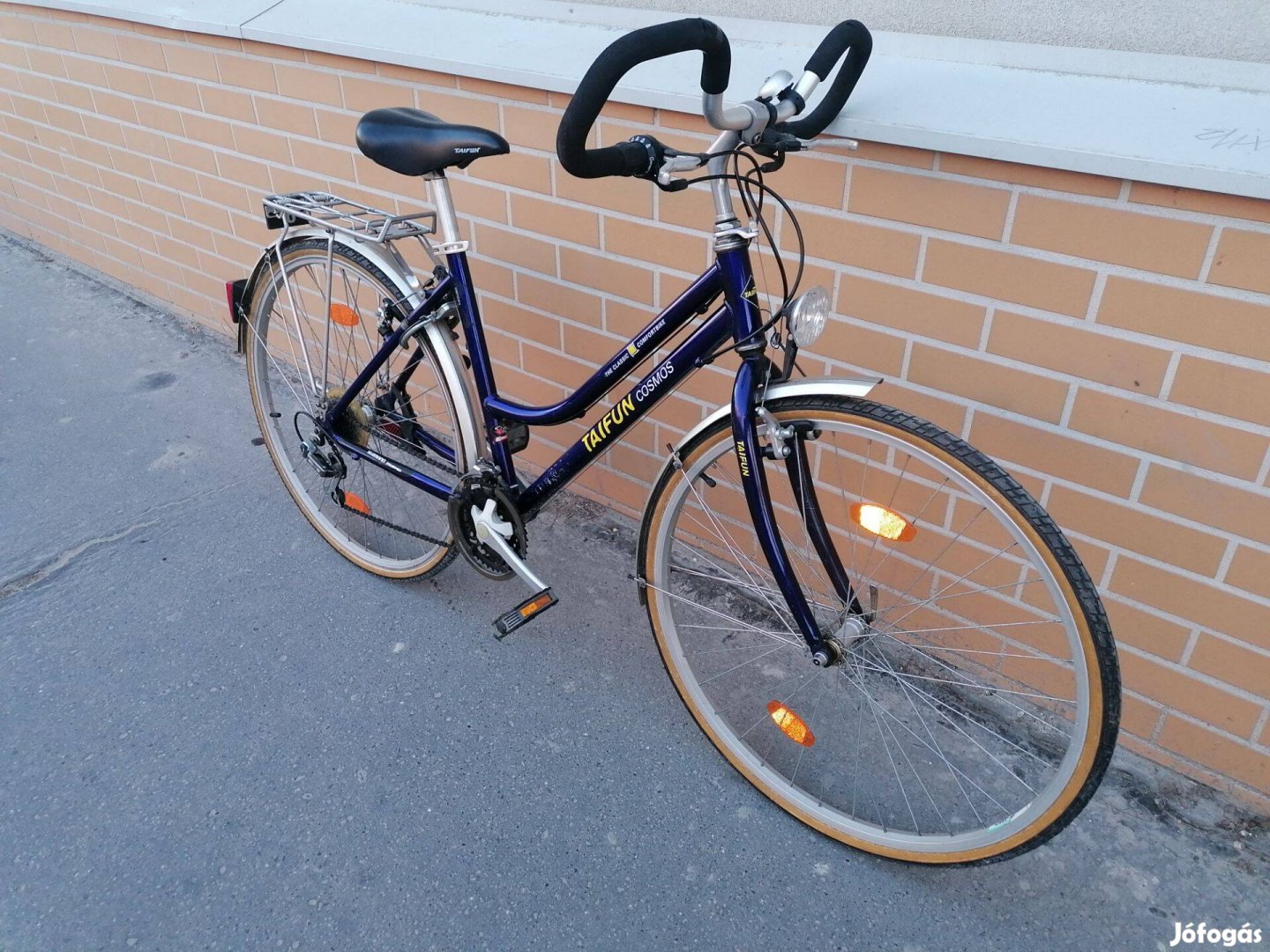Taifun 28-as trekking kerékpár