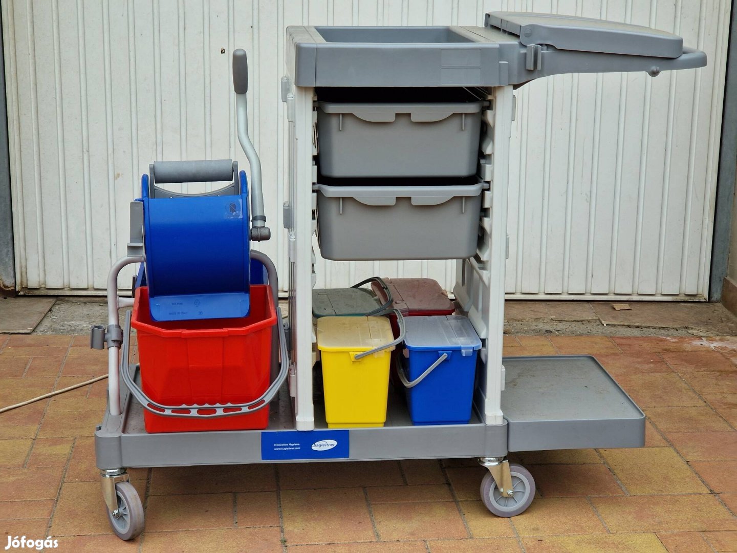 Takaritókocsi eladó.