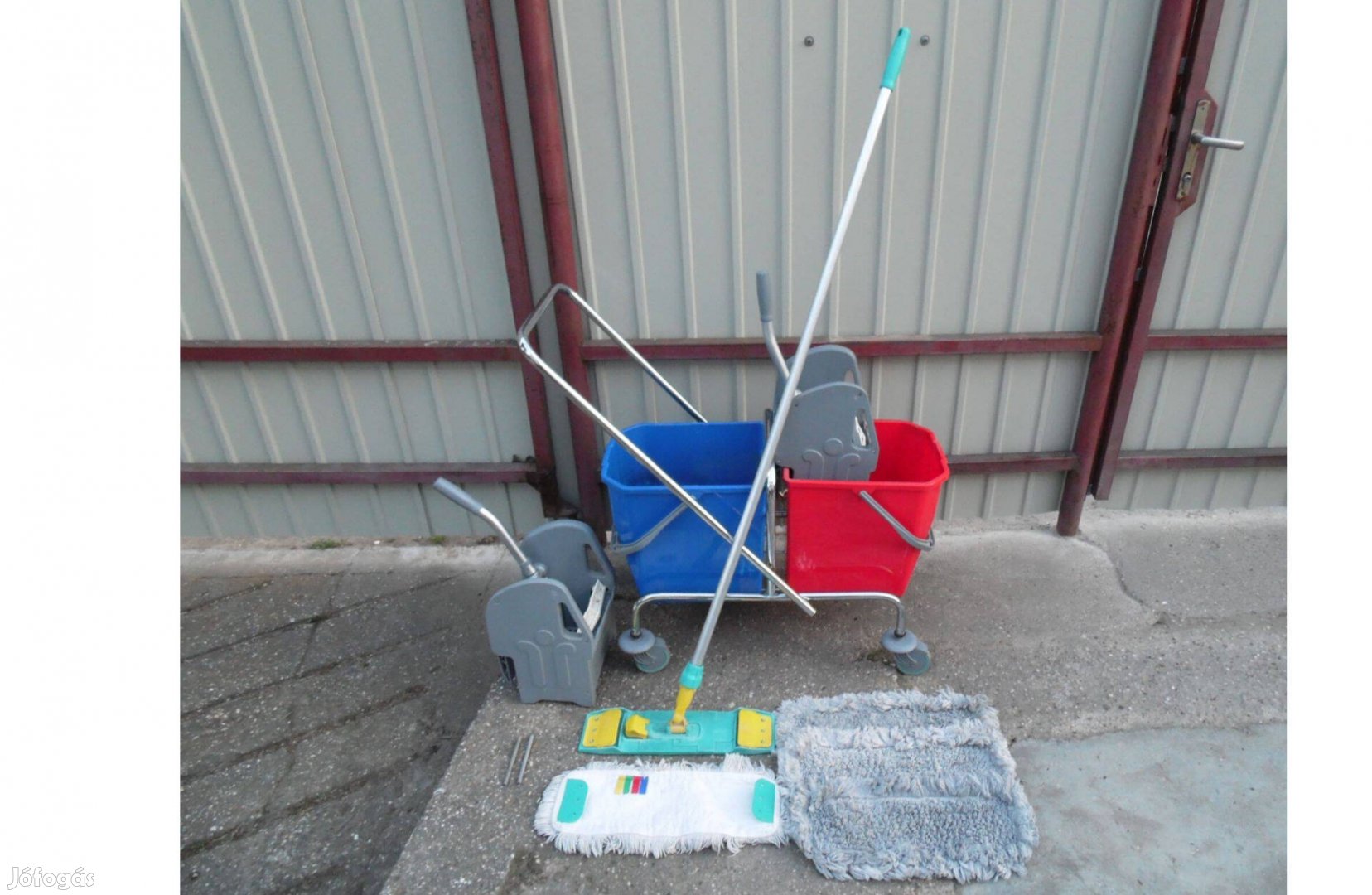 Takarítókocsi tartozékokkal