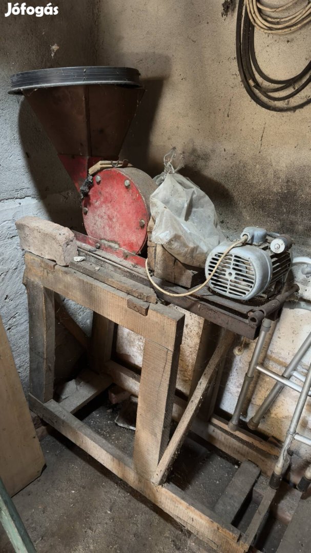 Takarmánydaráló gabonadaráló villanymotorral