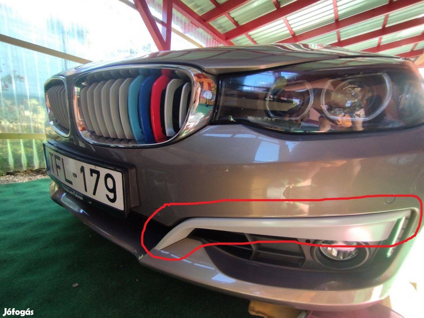 Takaró elem (szürke) ködlámpa felett két oldalra BMW F34re eladó
