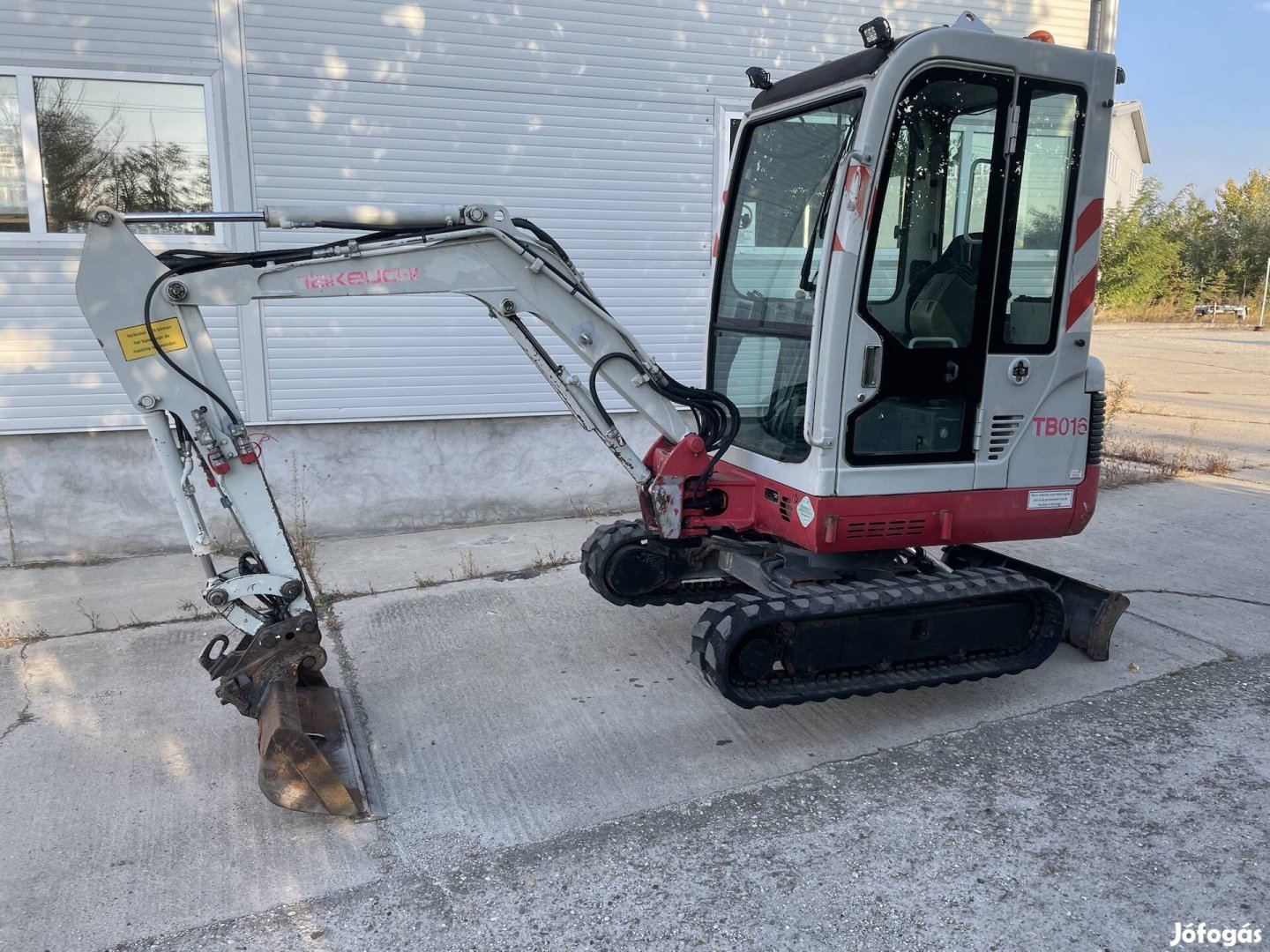 Takeuchi TB016 Minikotró Mini kotró Árokásó Gumihevederes