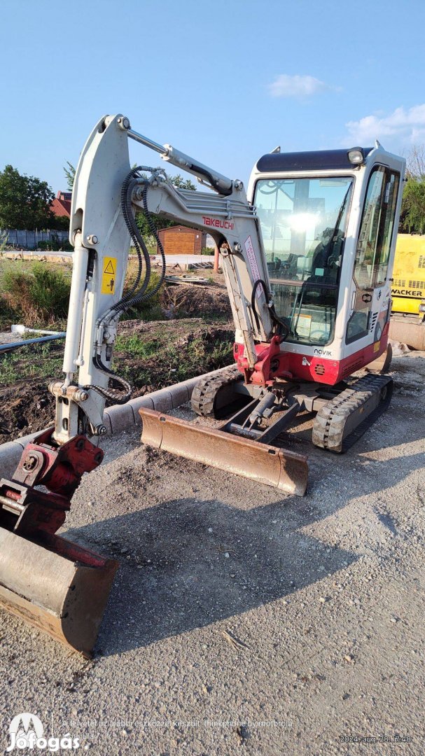 Takeuchi TB219 forgó kotró sok kanállal