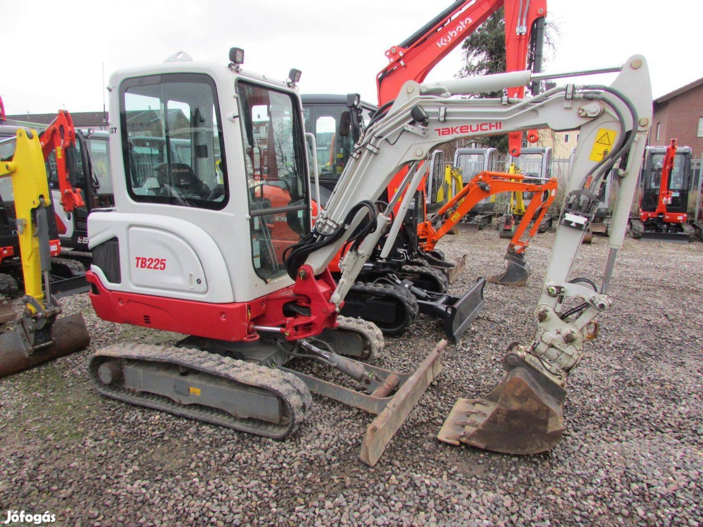 Takeuchi TB225 V4 / 1950üó / Powertilt / Lízing 20%-tól