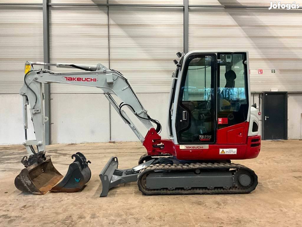 Takeuchi TB235-2 / 900üó / 2db kanál / Lízing 20%-tól