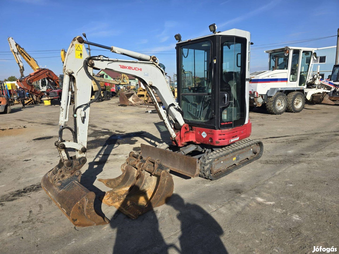 Takeuchi TB23R minikotró