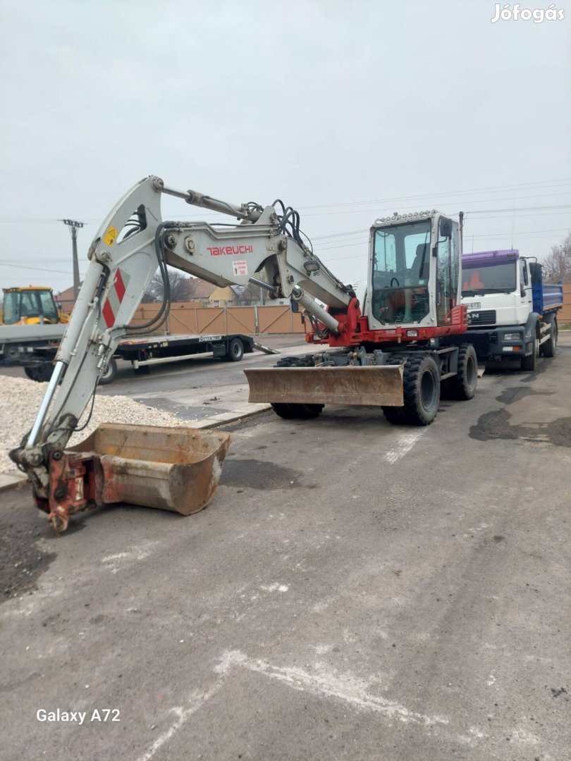 Takeuchi TB295W Gumikerekes forgó-kotrógép 