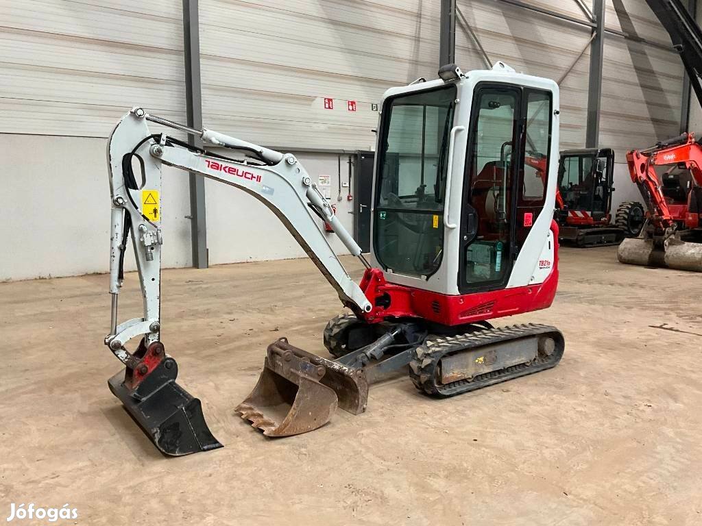 Takeuchi TB 216 / 2 864 üzemóra / Lízing 20%-tól