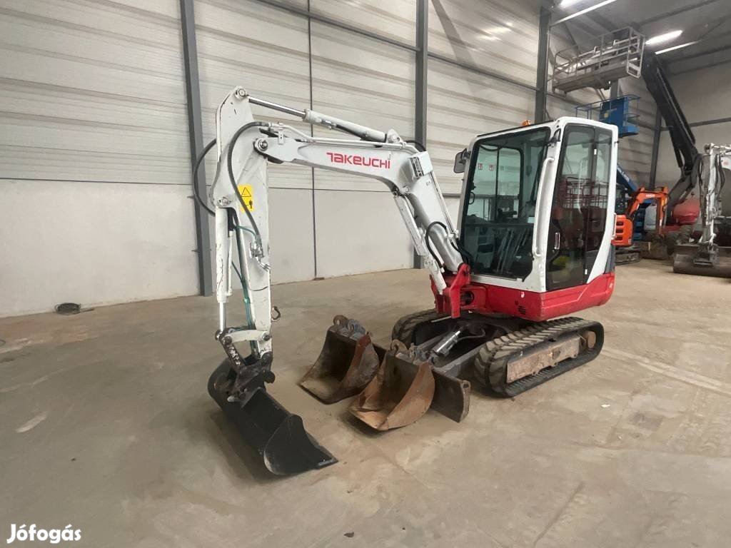 Takeuchi TB 228 / 3.594 h üzemóra / Lízing 20%-tól