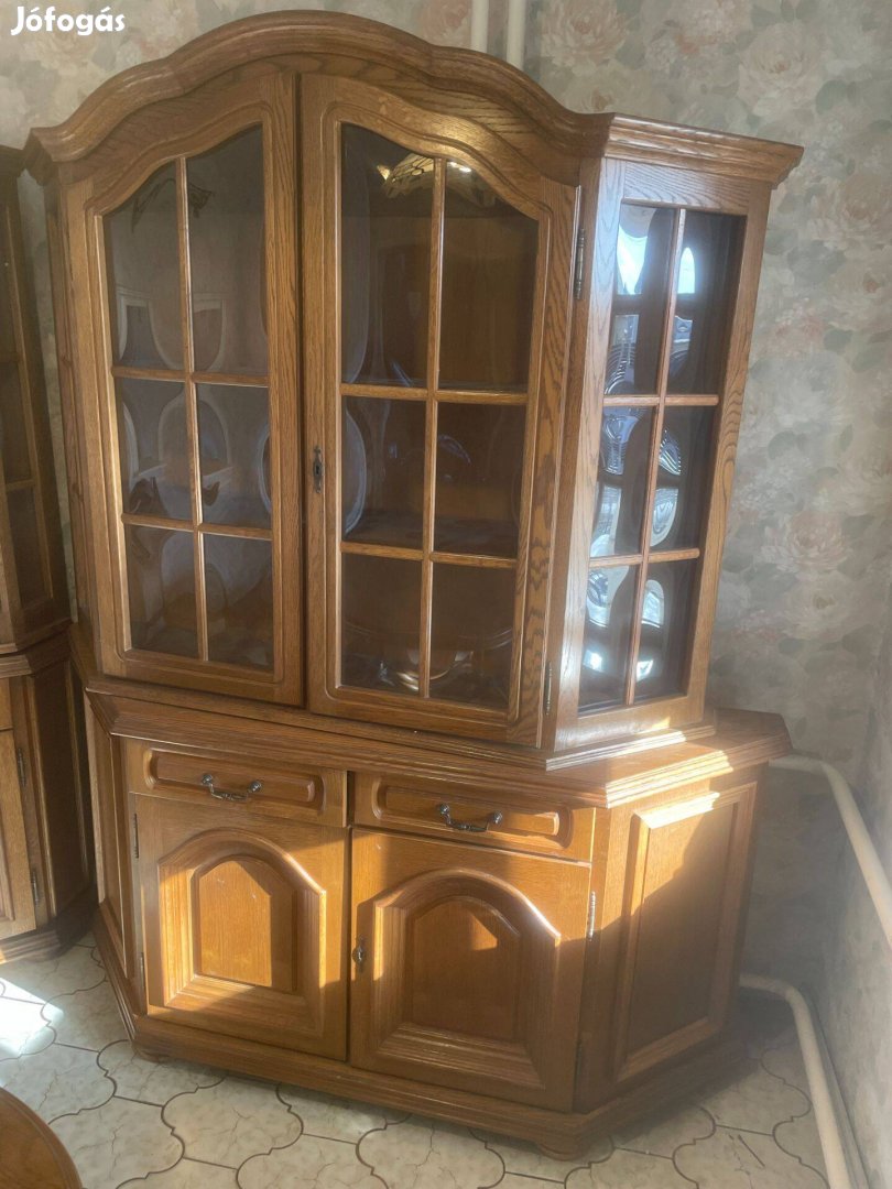 Tálalószekrény 2 db jó állapotban eladó