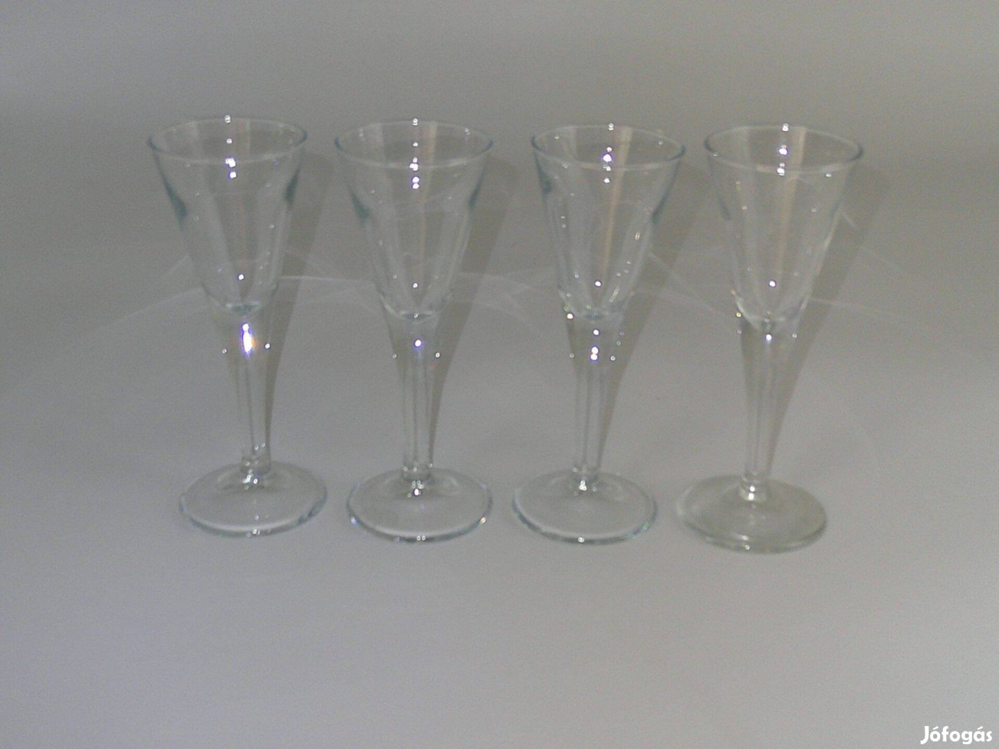 Talpas üveg likőrös pohár 4 db.