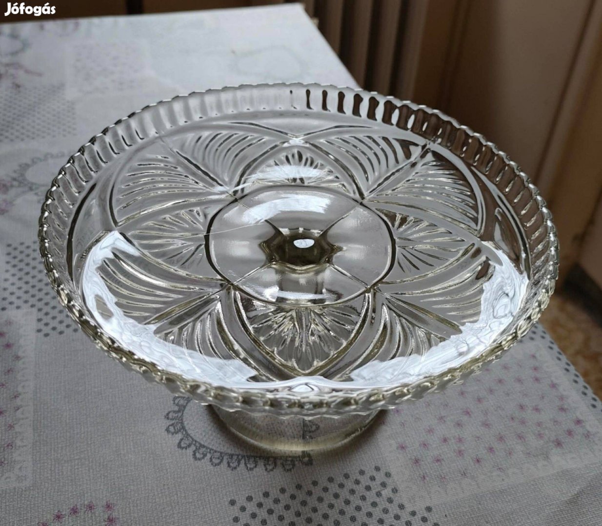 Talpas üveg tortatartó