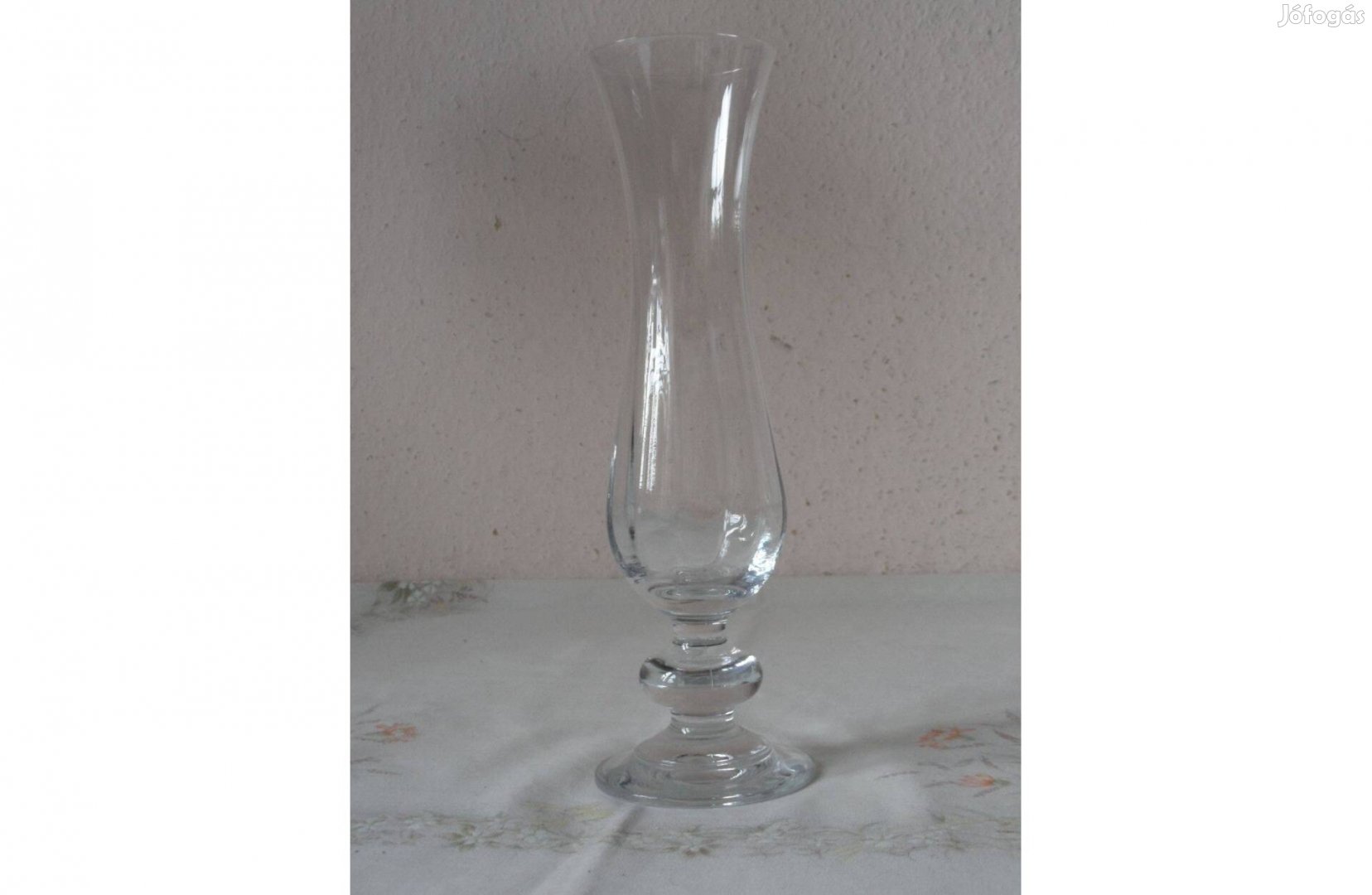 Talpas üveg váza, egyszálas váza, talpas pohár