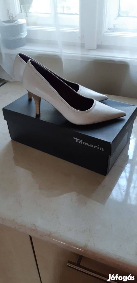 Tamaris 36-os fehér tűsarkú női cipő