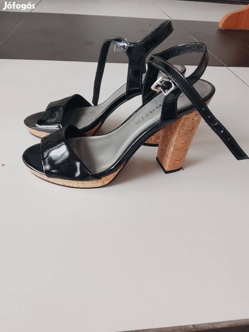 Tamaris női fekete puha lakbőr szandál extra csinos 38 as