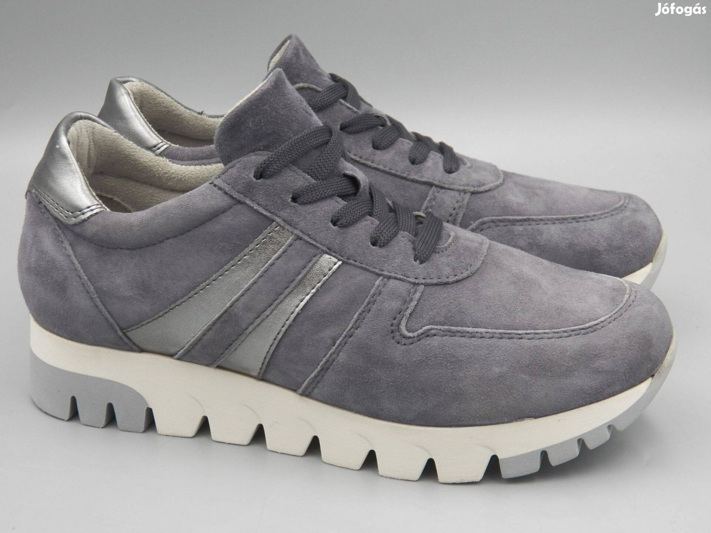 Tamaris velúrbőr sneaker, 38 -as
