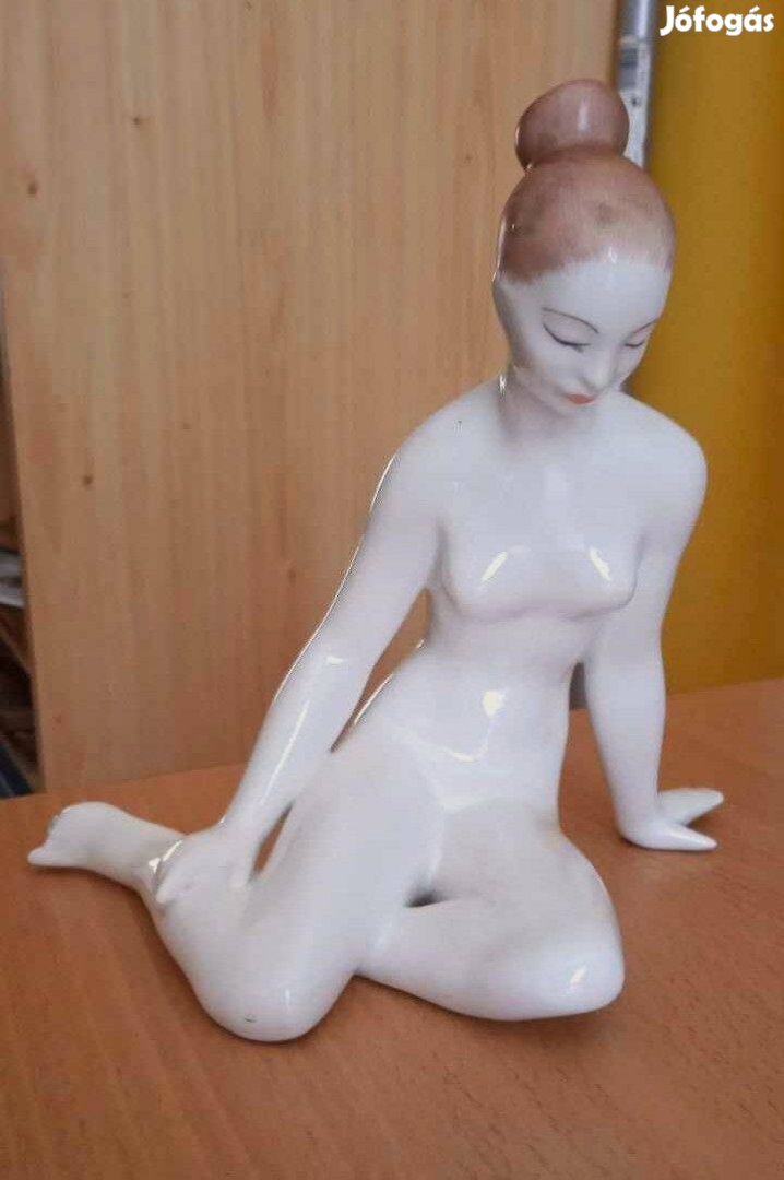 Támaszkodó akt Hanzély Jenő Aquincum porcelán