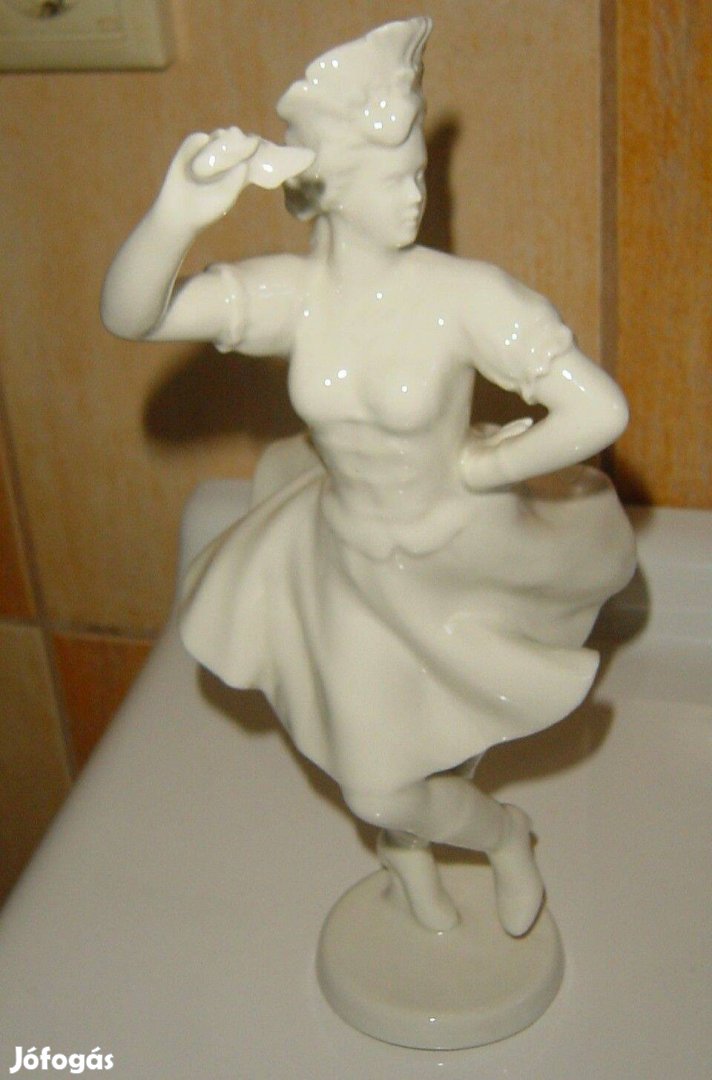 Táncoló lány szobor- Zsolnay porcelán 14x30 cm (antik) jelzés nélkül