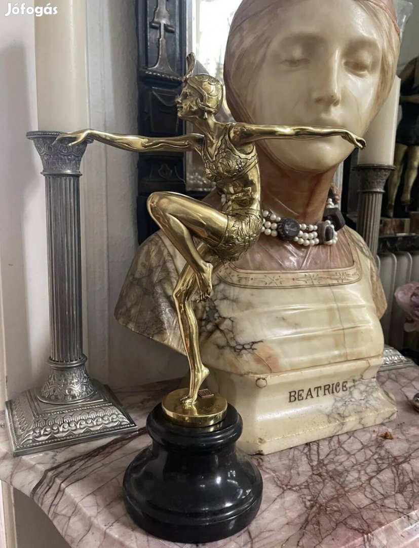 Táncosnő - bronz szobor
