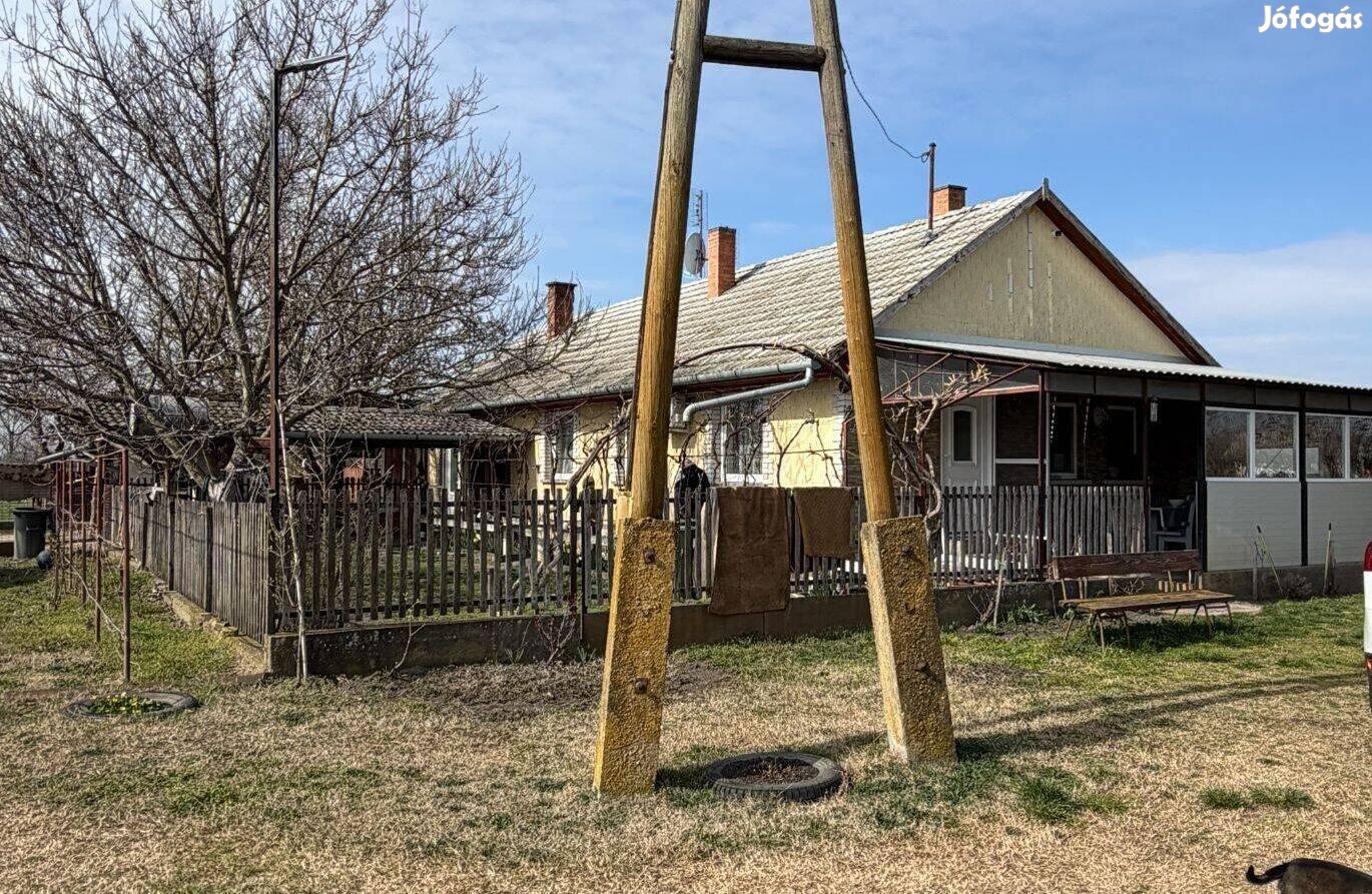 Tanya eladó Kisszállás közelében, az 53-as főúttól 100m-re