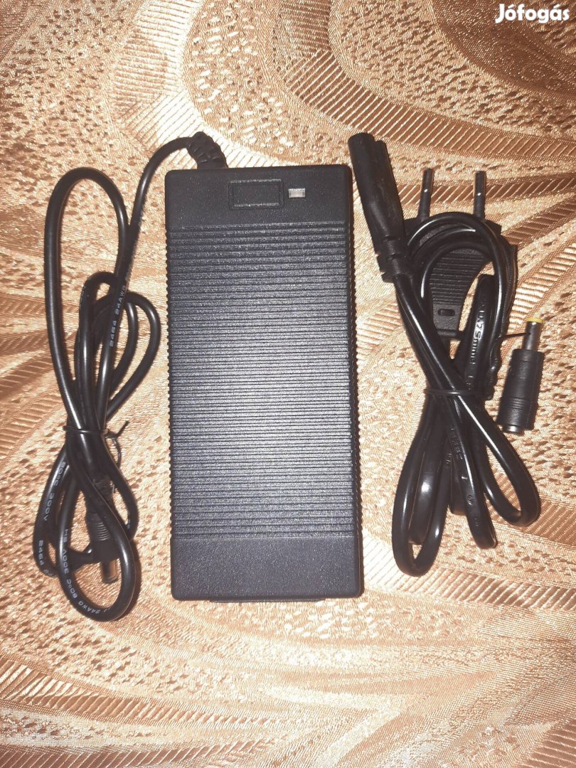 Tápegység Akumulátortöltő elektromos rollerhez