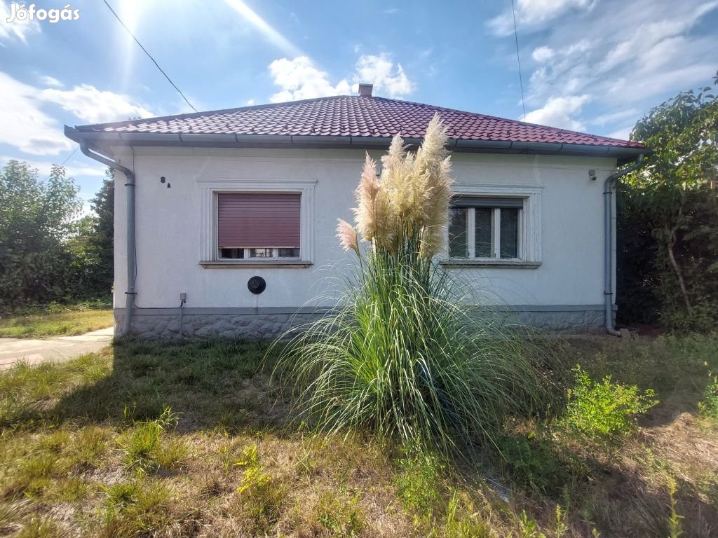 Tápiószecső, Vörösmarty utca, 92 m2-es, családi ház, 3+1 félszobás