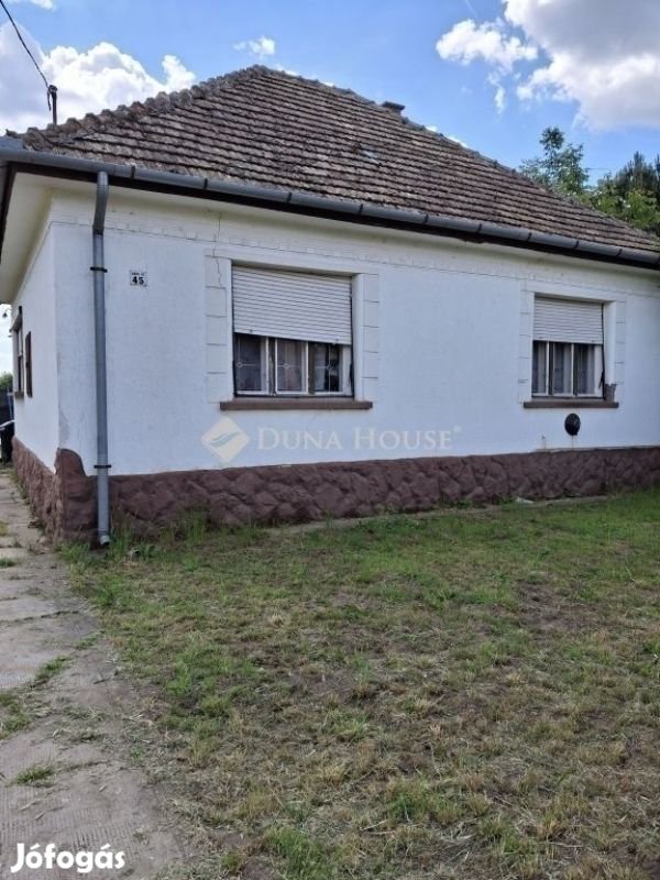Tápiószecsői 81 nm-es ház eladó
