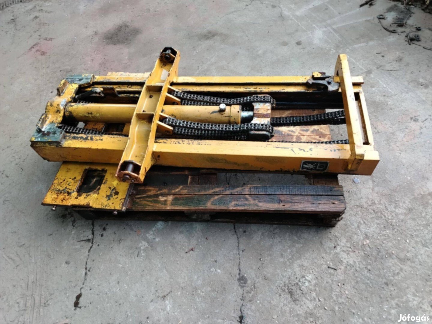 Targonca torony traktor után való, szabad emelésű, duplex