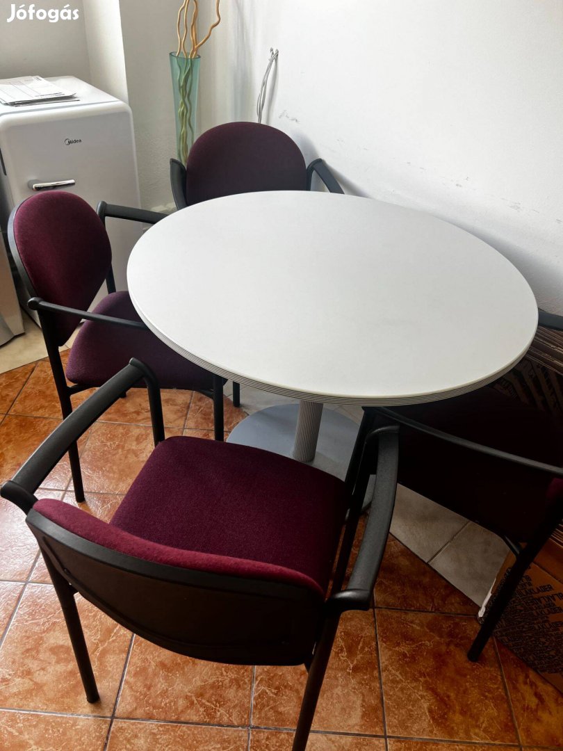 Tárgyaló asztal és székek