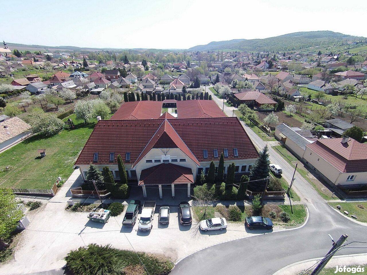 Tarjáni szociális intézmény, gyógypedagógus, gyógytornász kollégát ker