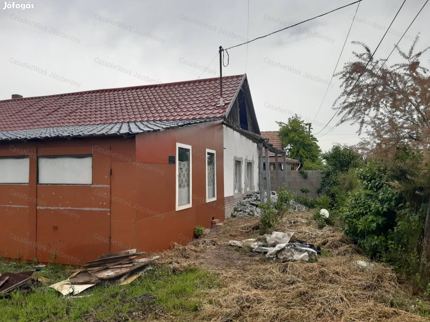 Tarnaszentmiklóson erősen felújítandó, 2 szobás családi ház