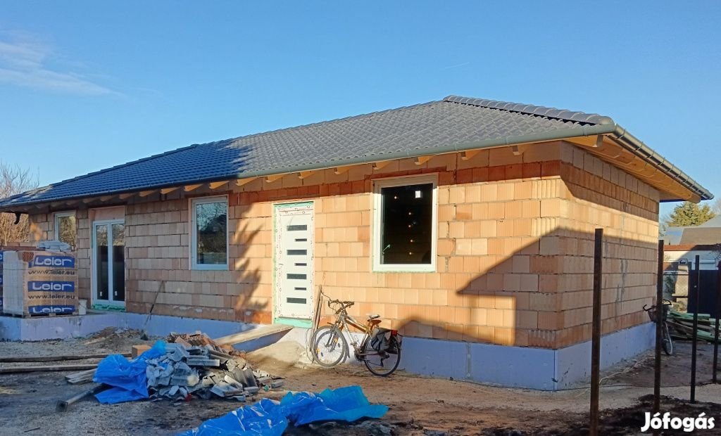 Tárnok, Rákoczi út közelében, 86 m2-es, családi ház, 4 szobás