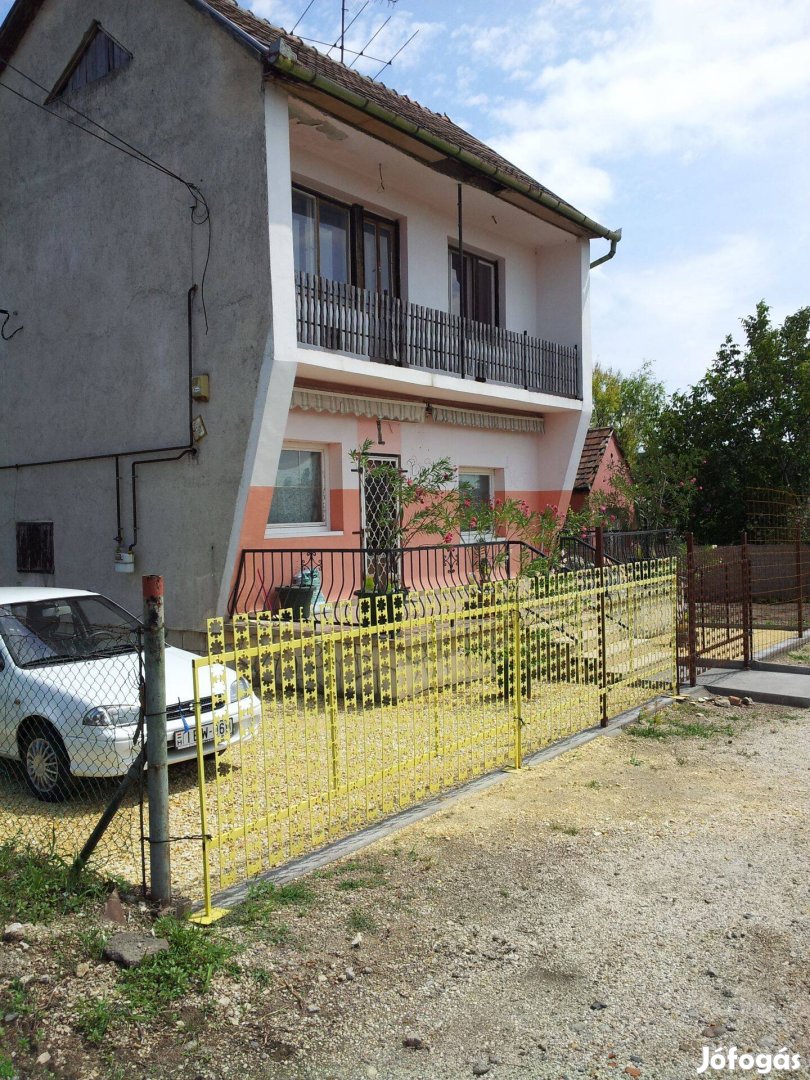 Tárnoki családi ház